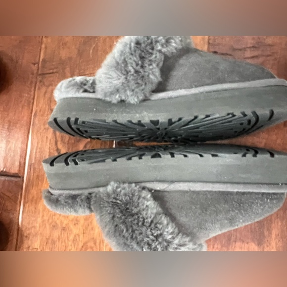 UGG Women Disquette Slipper Grey Fur Slide Size 8 - Picture 5 of 8